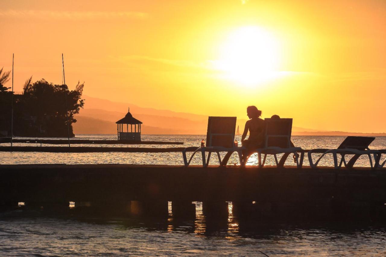 Kaz Kreol Beach Hotel オーチョ・リオス エクステリア 写真