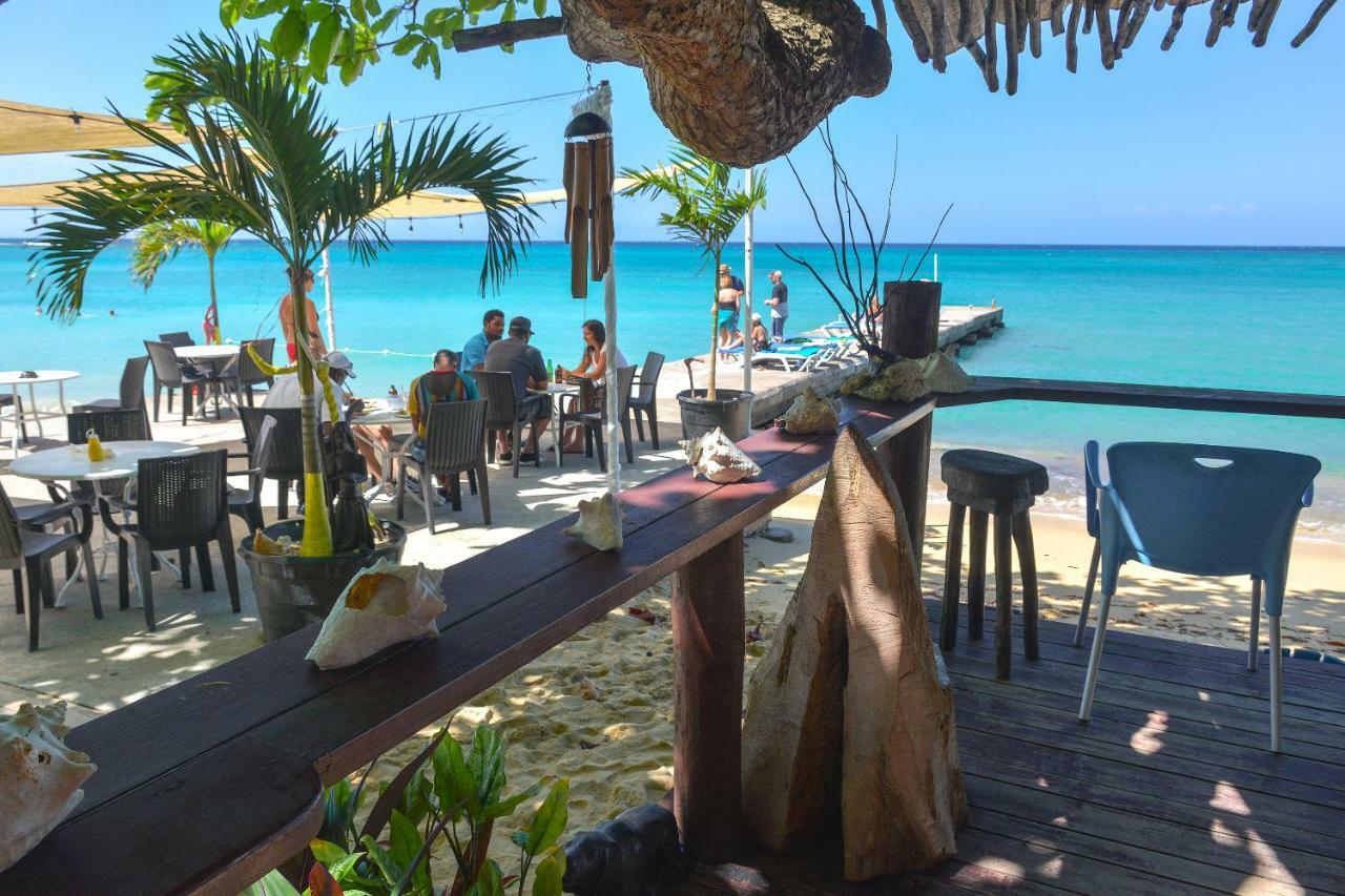 Kaz Kreol Beach Hotel オーチョ・リオス エクステリア 写真